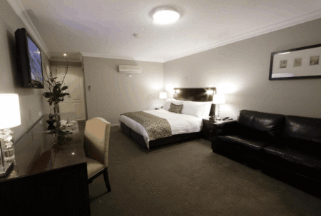 Carlyle Suites & Apartments - thumb 2