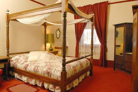 Mickey Bourkes Koroit Hotel - Accommodation in Brisbane 0
