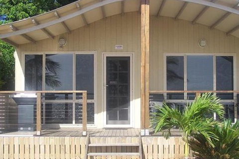 BIG4 Rollingstone Beach Caravan Resort - Accommodation in Brisbane 1