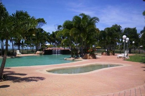 BIG4 Rollingstone Beach Caravan Resort - Accommodation in Brisbane 4