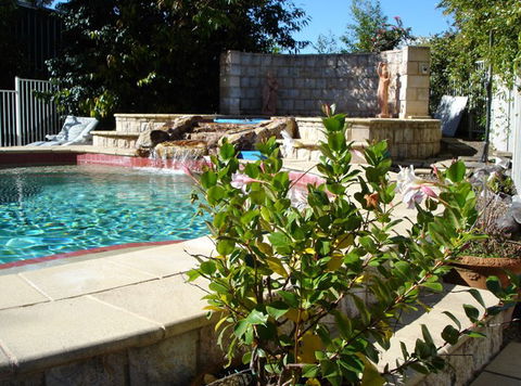 Noosa Valley Manor - Bed And Breakfast - Accommodation in Brisbane 2