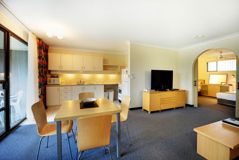 Absolute Beachfront Smugglers On The Beach - Accommodation in Brisbane 1