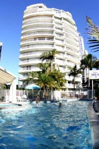 Surfers Mayfair - Accommodation in Brisbane 3