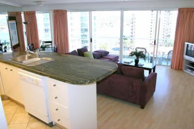 Surfers Mayfair - Accommodation in Brisbane 5