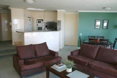 Surfers Mayfair - Accommodation in Brisbane 6