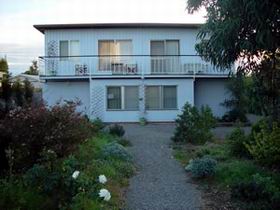 Salty Grape Beach House - Accommodation in Brisbane 0