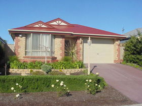 Lakeside Getaway - Accommodation in Brisbane 0