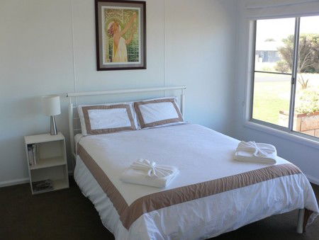 Beachport Escape - Accommodation in Brisbane 3