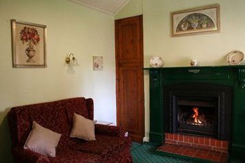 Sarah's Cottage - Accommodation in Brisbane 4