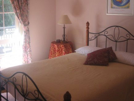 Lakeside Getaway - Accommodation in Brisbane 3