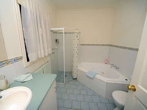 St Helens - Fettlers Cottage - Accommodation in Brisbane 0
