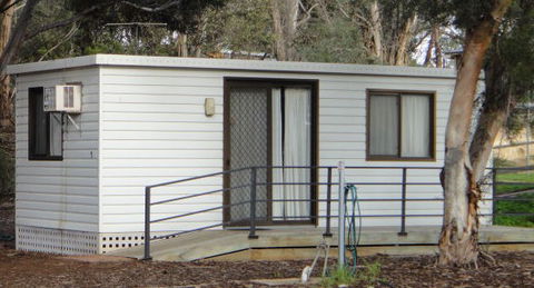 Long Island Caravan Park Cabins - Accommodation in Brisbane 1