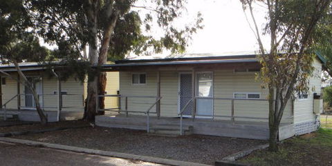 Long Island Caravan Park Cabins - Accommodation in Brisbane 6