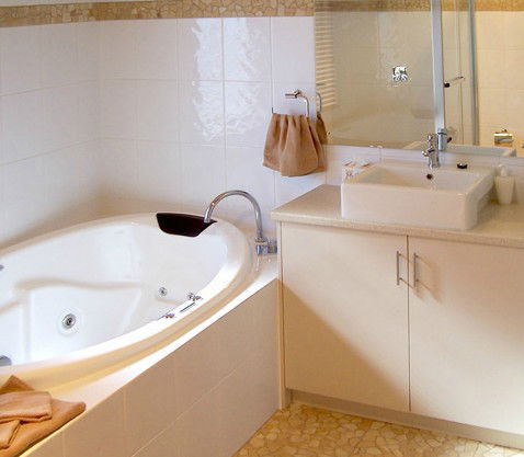 McLaren Ridge 3 - McLaren Ridge Log Cabins - Accommodation in Brisbane 1