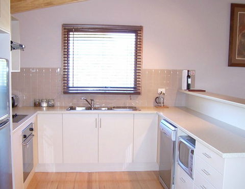 McLaren Ridge 3 - McLaren Ridge Log Cabins - Accommodation in Brisbane 2