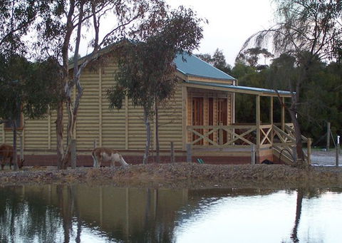 McLaren Ridge 3 - McLaren Ridge Log Cabins - Accommodation in Brisbane 7