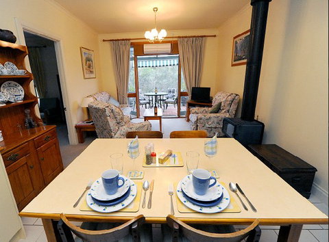 St Helens Cottages- Coach House - Accommodation in Brisbane 6