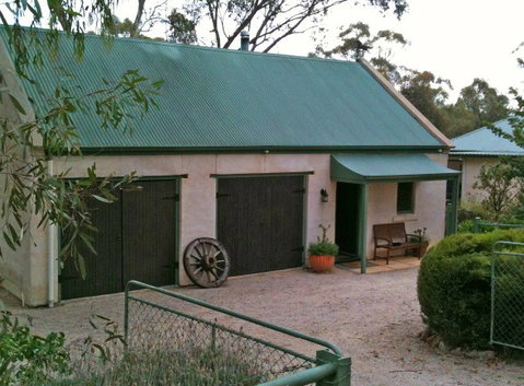 St Helens Cottages- Coach House - Accommodation in Brisbane 9