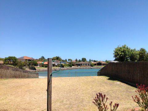 Lakeside Getaway - Accommodation in Brisbane 6