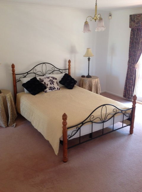 Lakeside Getaway - Accommodation in Brisbane 8