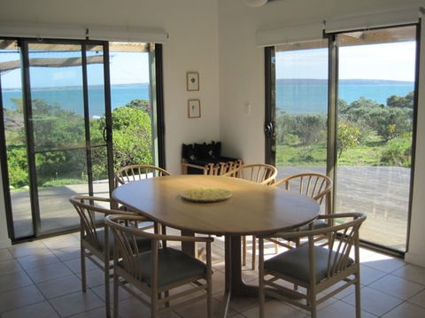 Wallaby Beach House - Accommodation in Brisbane 5