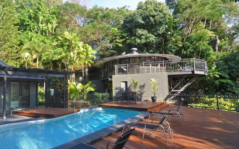 The Cairns Holiday Homes Red Arrow Lodge - Edge Hill, Cairns - Accommodation in Brisbane 1