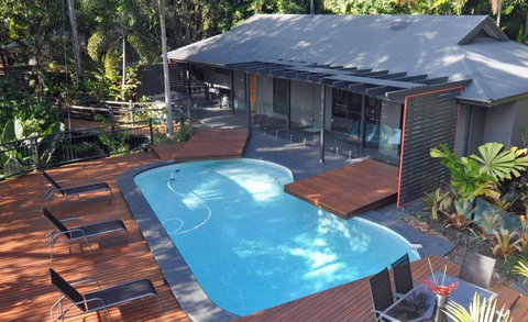 The Cairns Holiday Homes Red Arrow Lodge - Edge Hill, Cairns - Accommodation in Brisbane 4