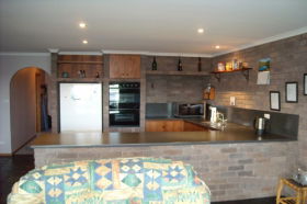 Three Hut Point Waterfront Accommodation - Accommodation in Brisbane 0