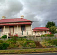 Tier View Twin Cottages - Accommodation in Brisbane