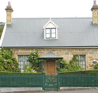 Crescentfield Cottage - Accommodation in Brisbane