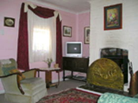 Hollyhock Cottage - Accommodation in Brisbane 0