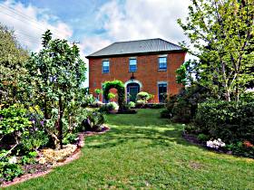 Mrs Currie's House B&B - Accommodation in Brisbane 0