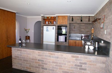 Three Hut Point Waterfront Accommodation - Accommodation in Brisbane 2