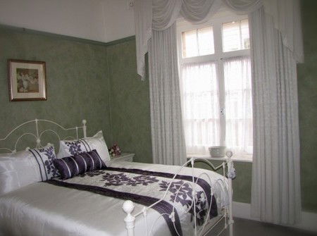 Crescentfield Cottage - Accommodation in Brisbane 5