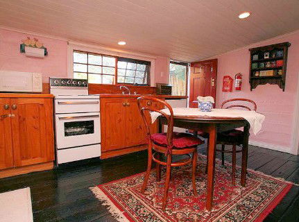 Hollyhock Cottage - Accommodation in Brisbane 1