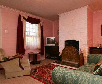 Hollyhock Cottage - Accommodation in Brisbane 4
