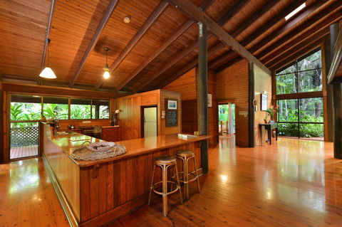 Wait A While Retreat - Accommodation in Brisbane 7