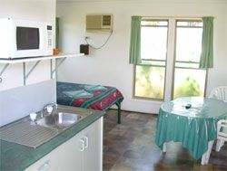 Gee Dees Family Cabins - Accommodation in Brisbane 1