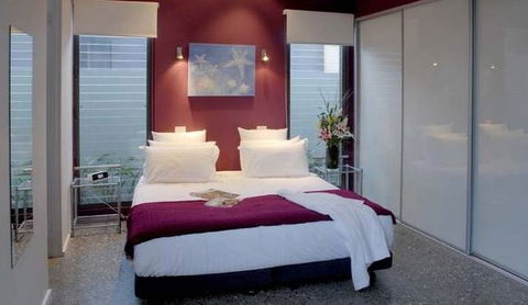 By The Beach B And B Holiday Apartments - Accommodation in Brisbane 2