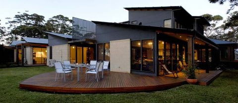 By The Beach B And B Holiday Apartments - Accommodation in Brisbane 4