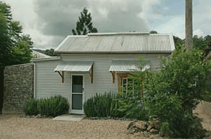 Mavis's Kitchen and Cabins - Accommodation in Brisbane