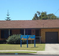 Aunty Mels Dog Friendly Holiday Cottage - Accommodation in Brisbane