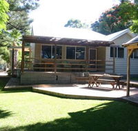 Pine Cottage - Accommodation in Brisbane