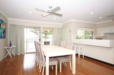 Sunset Boulevarde 12 - Accommodation in Brisbane 3