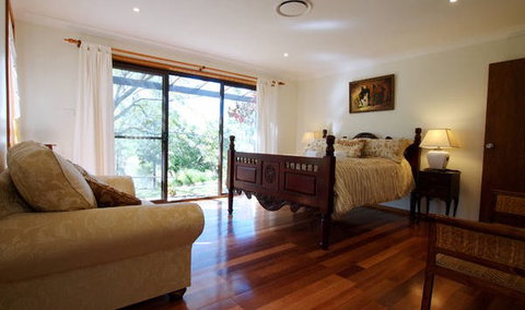 Cicada Country House - Accommodation in Brisbane 3