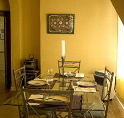 A Colourcity Apartments - Accommodation in Brisbane 4