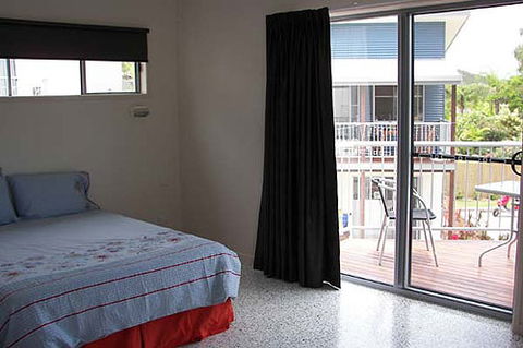 Emu's Beach Resort - Accommodation in Brisbane 1