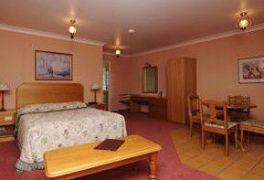 McNevins Warwick Motel And Gunyah Restaurant - Accommodation in Brisbane 3