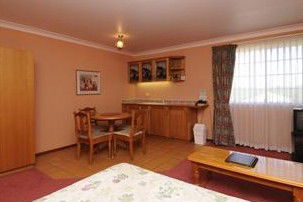 McNevins Warwick Motel And Gunyah Restaurant - Accommodation in Brisbane 5