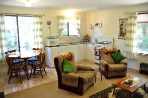 Uhuru Chalets - Accommodation in Brisbane 1